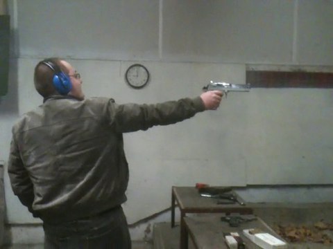 desert eagle .44 magnum club SRT.