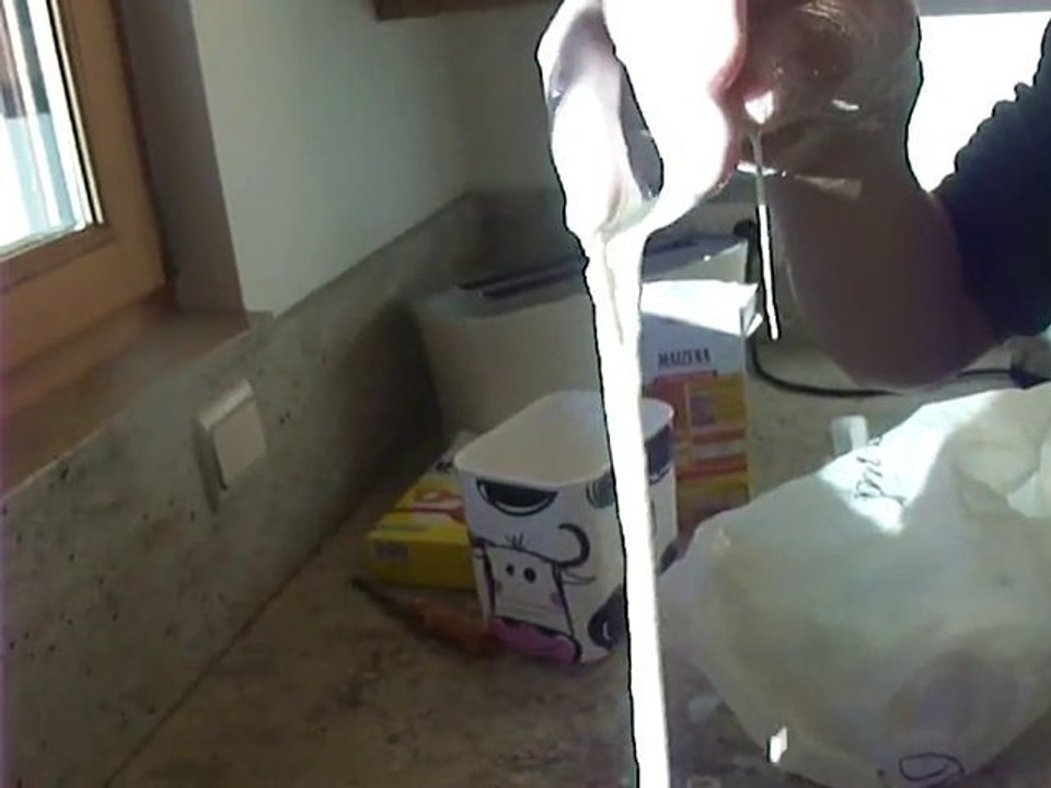 Maïzena plus eau un mélange incroyable ni solide ni liquide