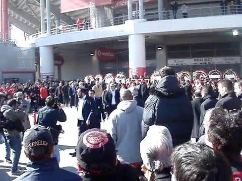 RedPlanet.gr - Άφιξη Μαρινάκη και ομάδας Ολυμπιακού