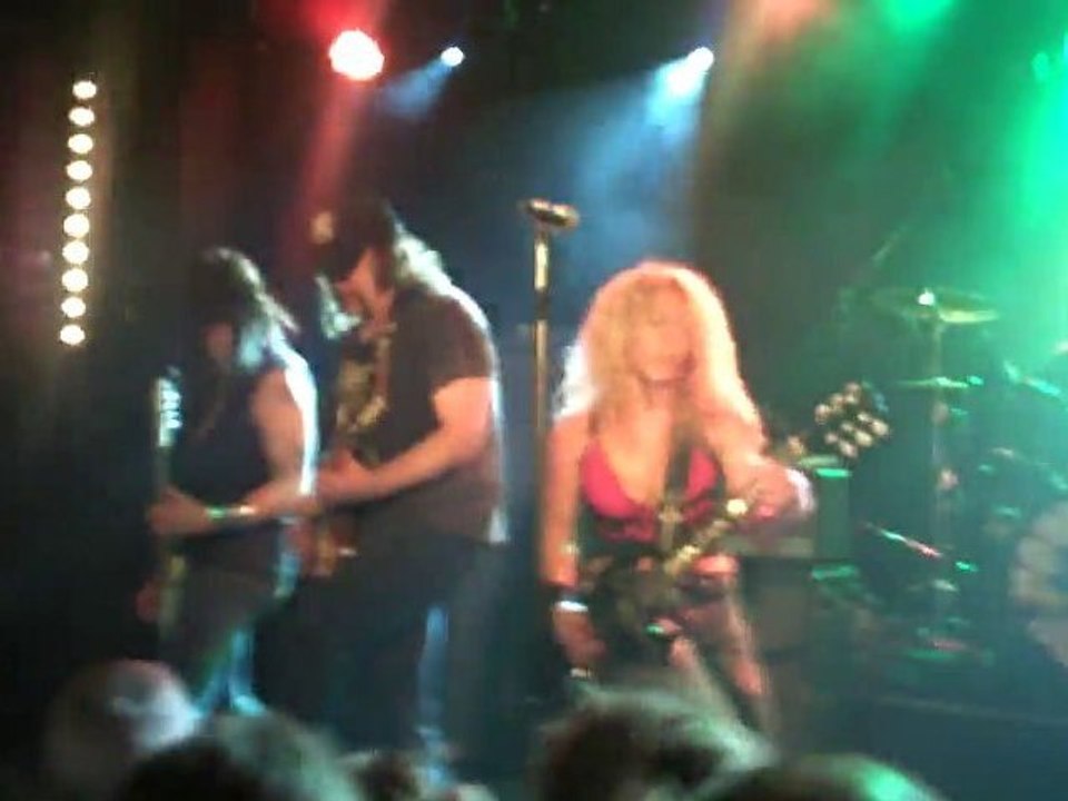 nashville pussy ris orangis le 03. 02. 11   Why, why,why