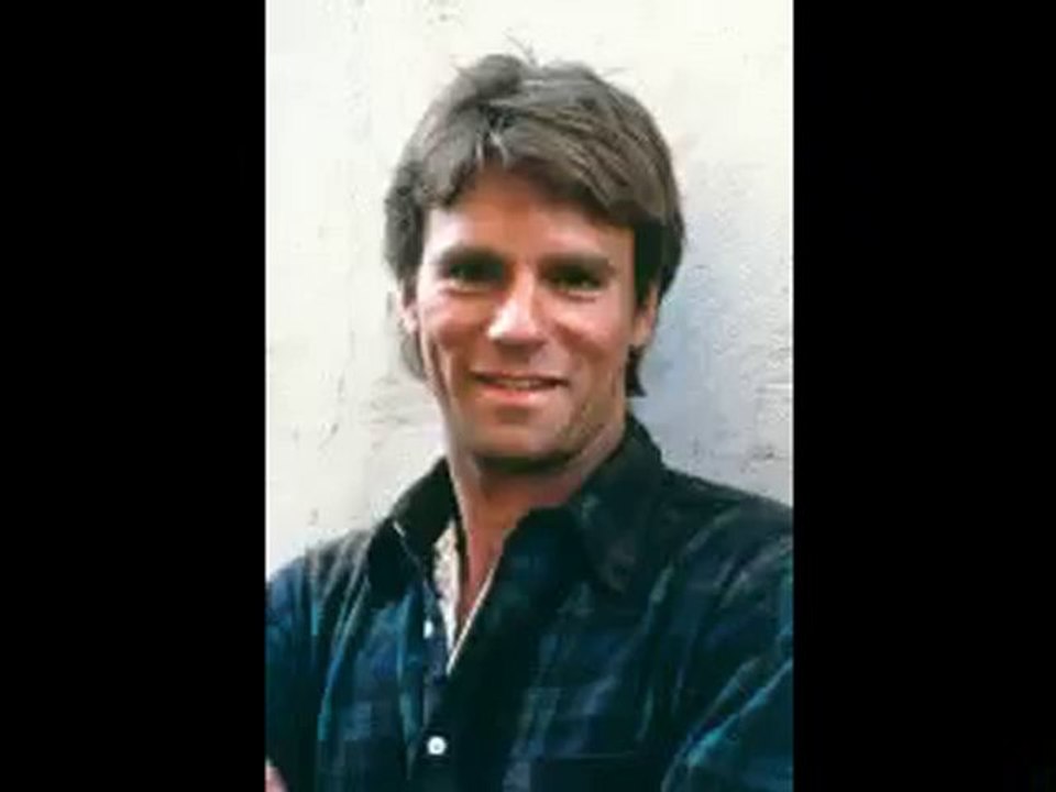 MACGYVER ALIAS JAMES BOND