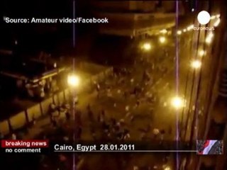 下载视频: Diplomatic car hits over 20 protesters in Egypt - no comment