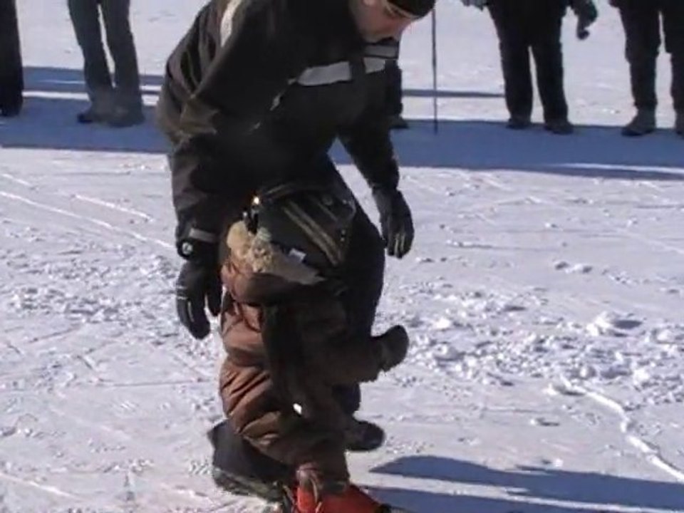 Ethan est sa première descente de ski
