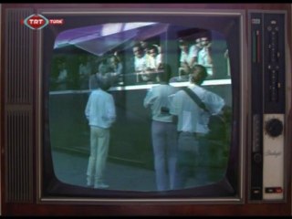 M.F.Ö. - GÜLLERİN İÇİNDEN