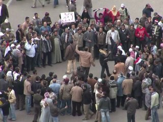 Moubarak isolé, la rue toujours mobilisée