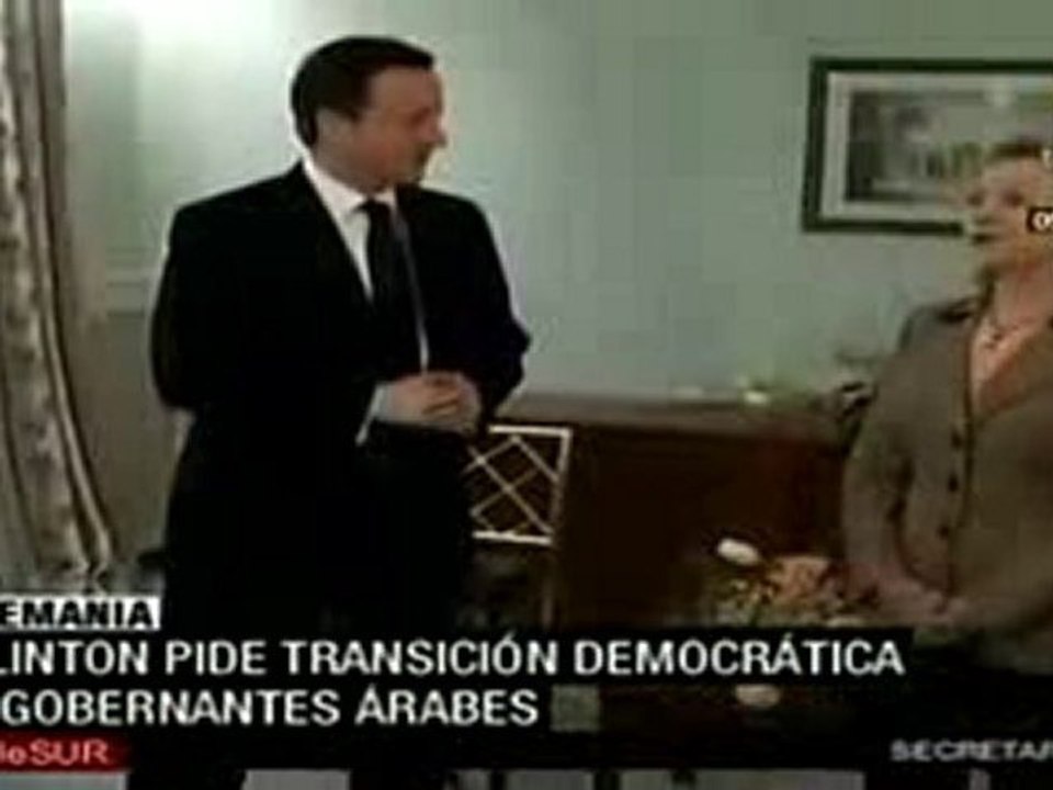 Clinton pide transición democrática a gobernantes árabes