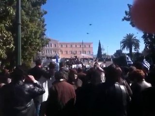 Συγκέντρωση πιστών στο Σύνταγμα για την κάρτα του πολίτη