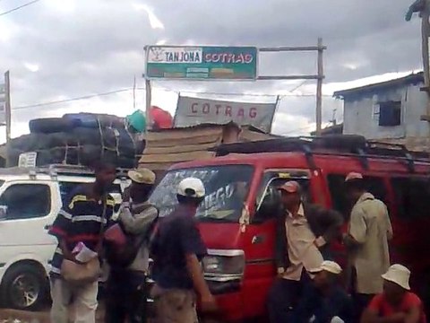 TAXI - BROUSSE A MADA R N4 ET RN 2