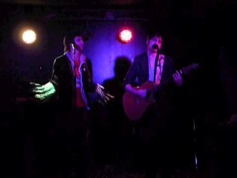 Deux Gars à l'Abracadabar - La femme aux mille doigts