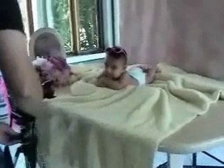 Kendi Mama Parasını Kendi Kazanan Bebek