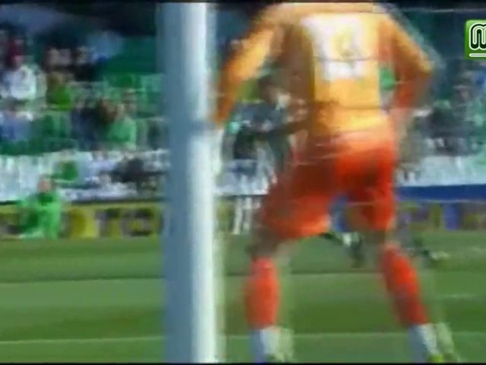 El Betis se deja el liderato ante un Recre