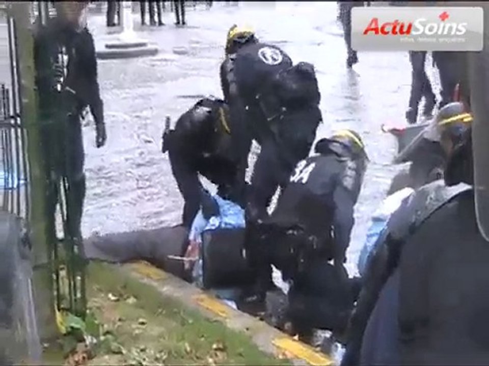 Baston Manifestation Infirmiers Vs CRS Octobre 2010