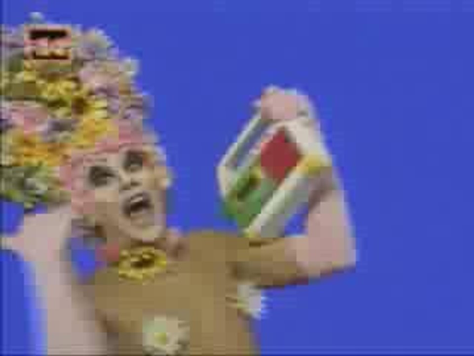 Azucar Moreno "Solo Se Vive 1 Vez"