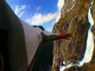 Extreme Base Jumping in Wingsuits