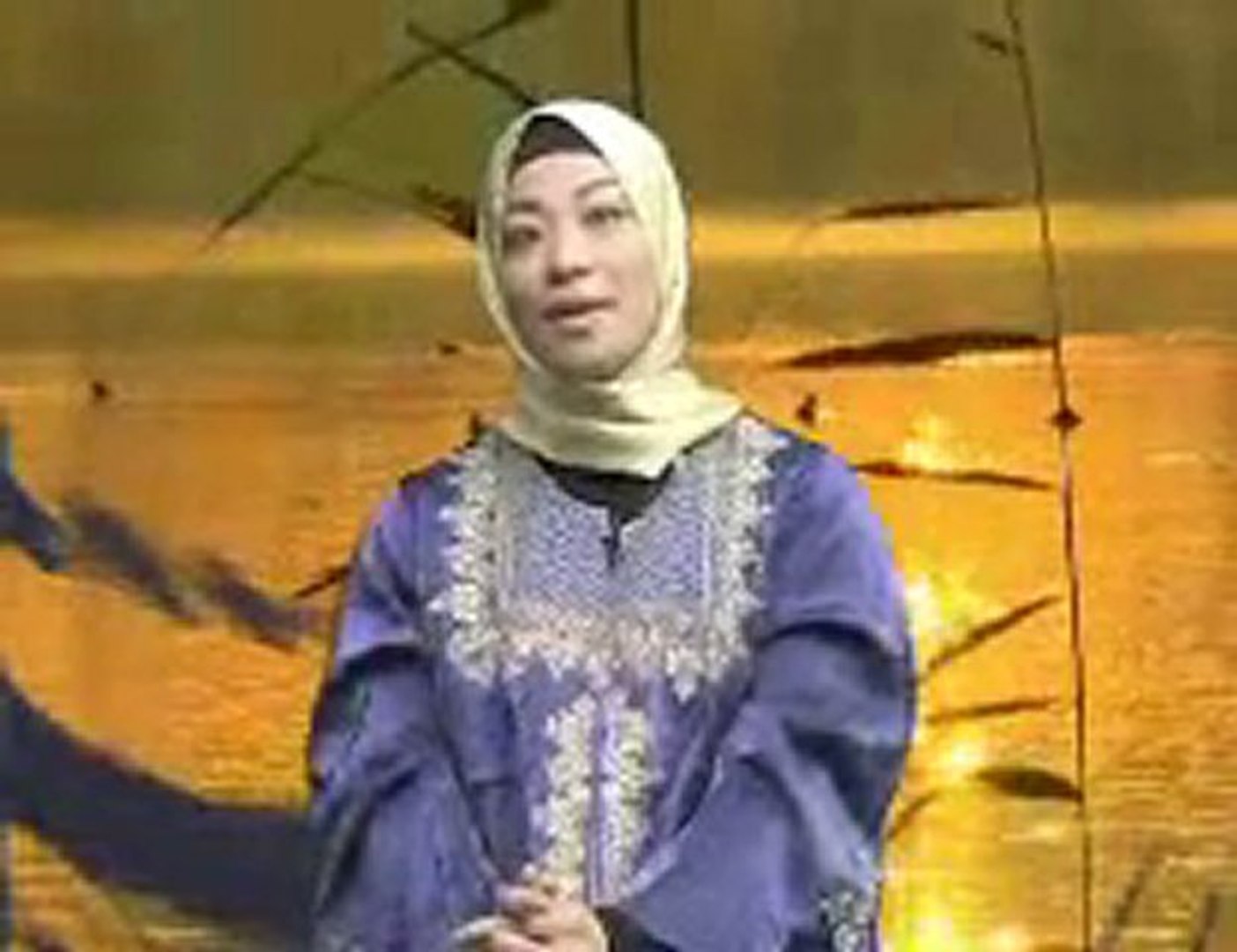 ⁣Japanese girl embraces islam pt1/2 (japanese)
