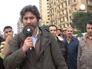 Slogan cori, lacrime e satira politica in Piazza Tahir