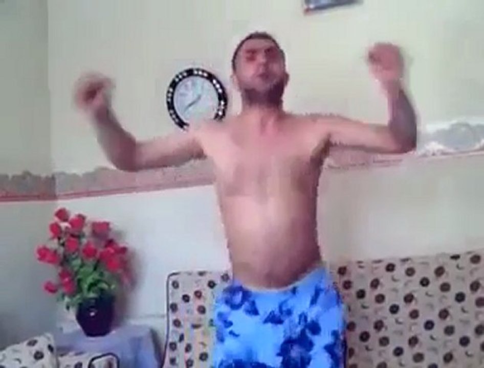Bu Adam Harbi Mal :)
