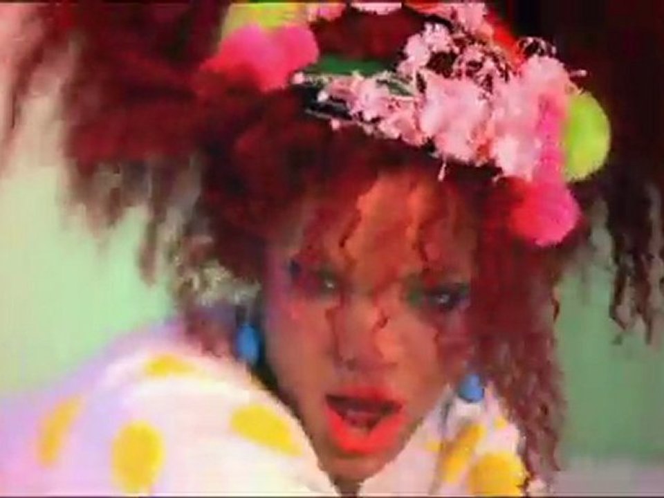Rihanna - S&M (Officiel Video Clip) Non Censuré