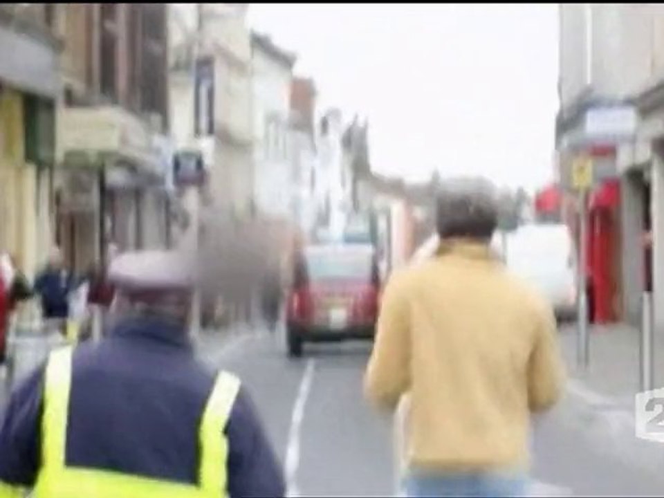 Mamie justice, son arme le sac a main! 8/2/2011