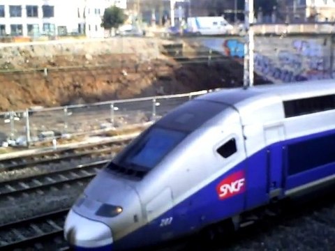 trains ter et trains TGV et trains fret à Lyon le 8/02/11