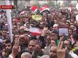 Coptes et Musulmans main dans la main place Tahrir