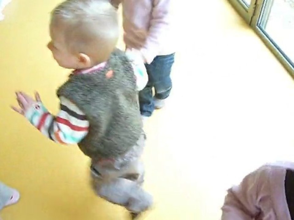 Janvier 2011 - Daen à la crèche, marche depuis 15 jours