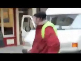 Super avosinha de 70 anos evita assalto