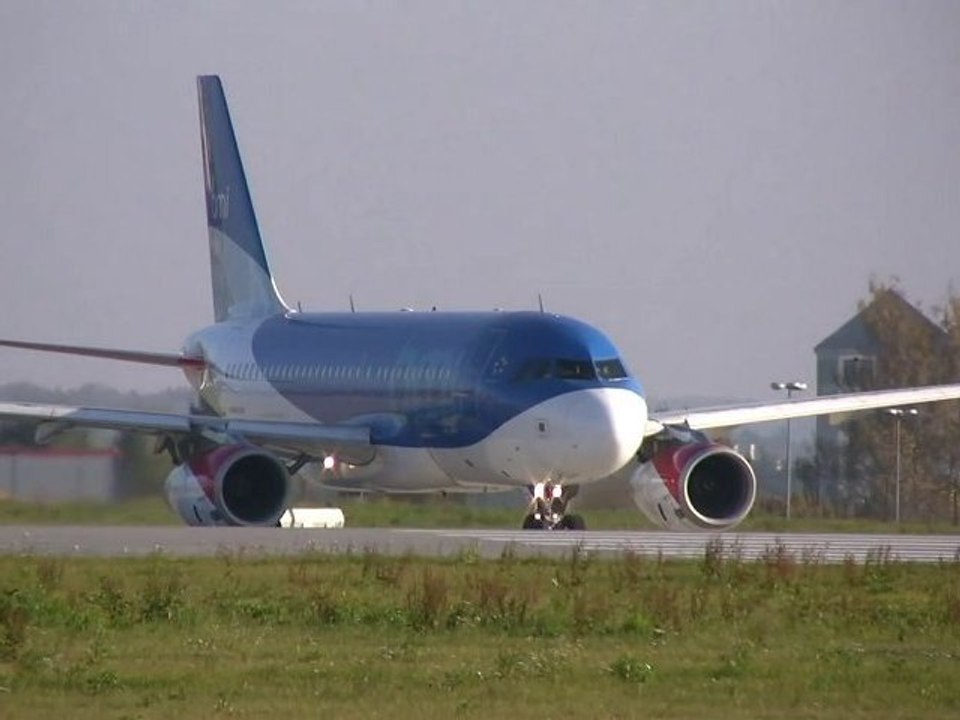 British Midland Airbus A319 Dresden
