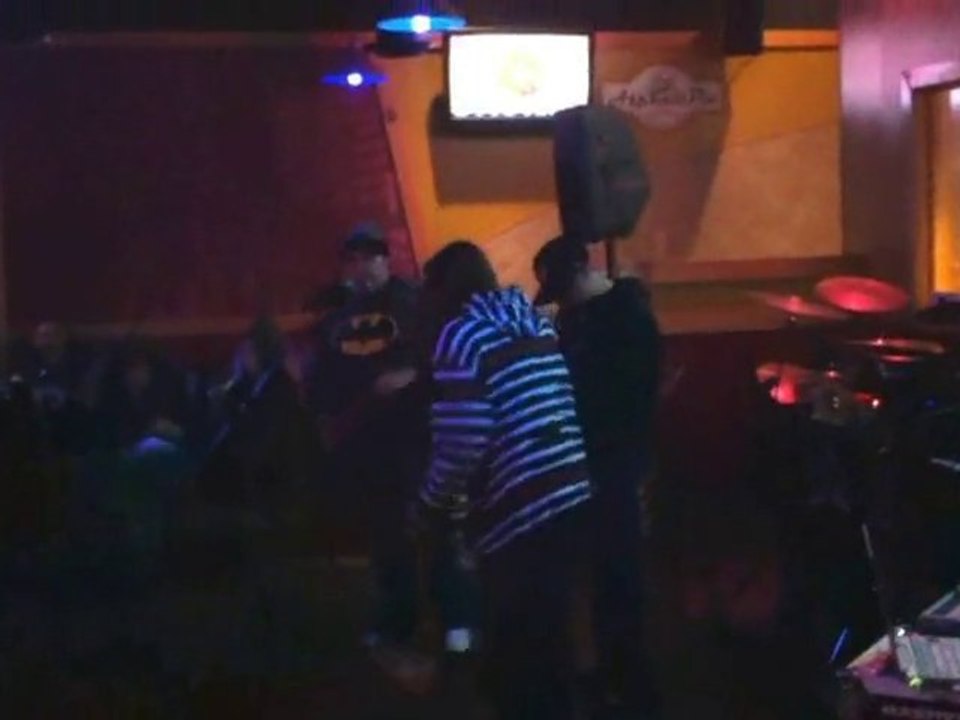 BUNKS with Bill Breeze - La Dee Da - Wingers Grill