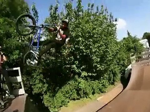 BMX RAMP VIDEO - MARKUS REUSS SESSION