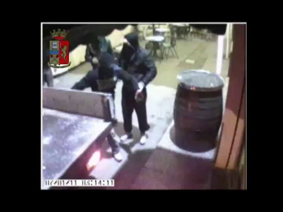 Furti con 'spaccata' nei bar. Due colpi a notte. Sgominata gang di romeni
