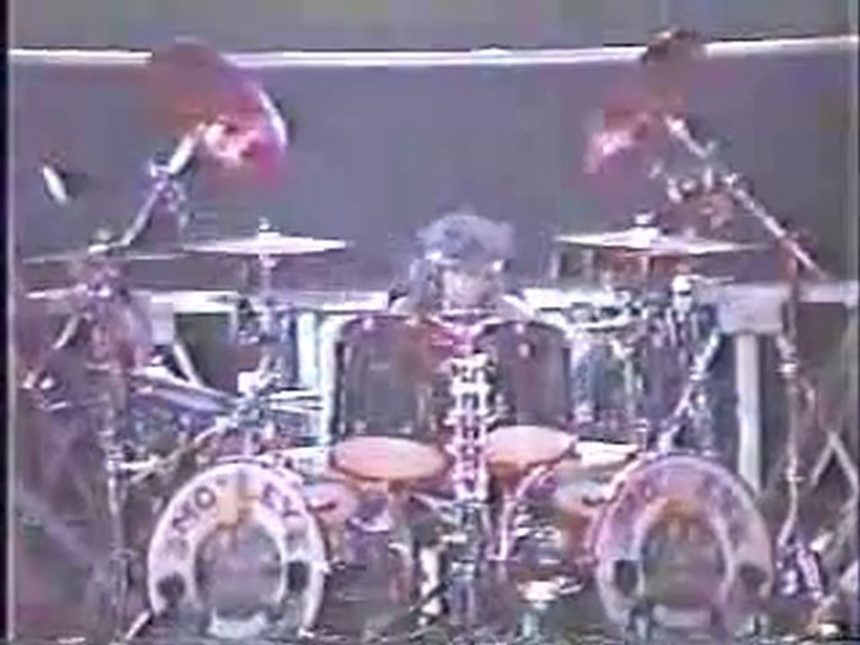 Tommy Lee - Drum Solo (Live October 15th 1987) - video Dailymotion