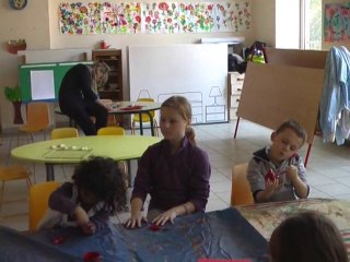 Fabrication de carte St Valentin- accueil loisirs 09-02-11