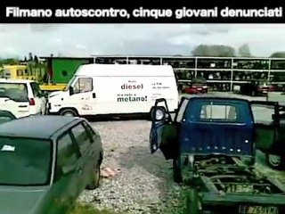 Filmano autoscontro, cinque giovani denunciati