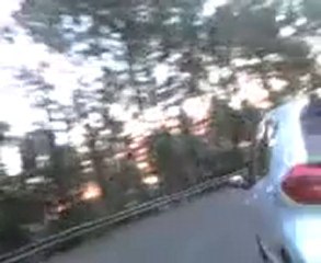 Folli corse in sella allo scooter