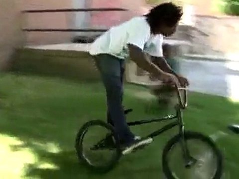 BMX STREET - BRAD SIMMS TOOTH 360 BMX TRICK