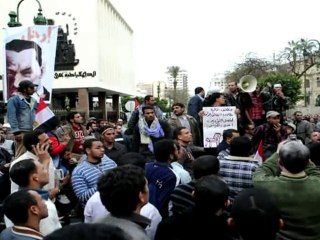 Egyptian protesters try to block parliament