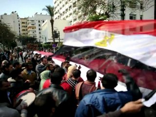 Egypte: le Parlement bloqué par des manifestants