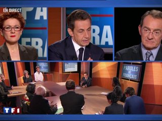 Vacances: Sarkozy défend Fillon et MAM