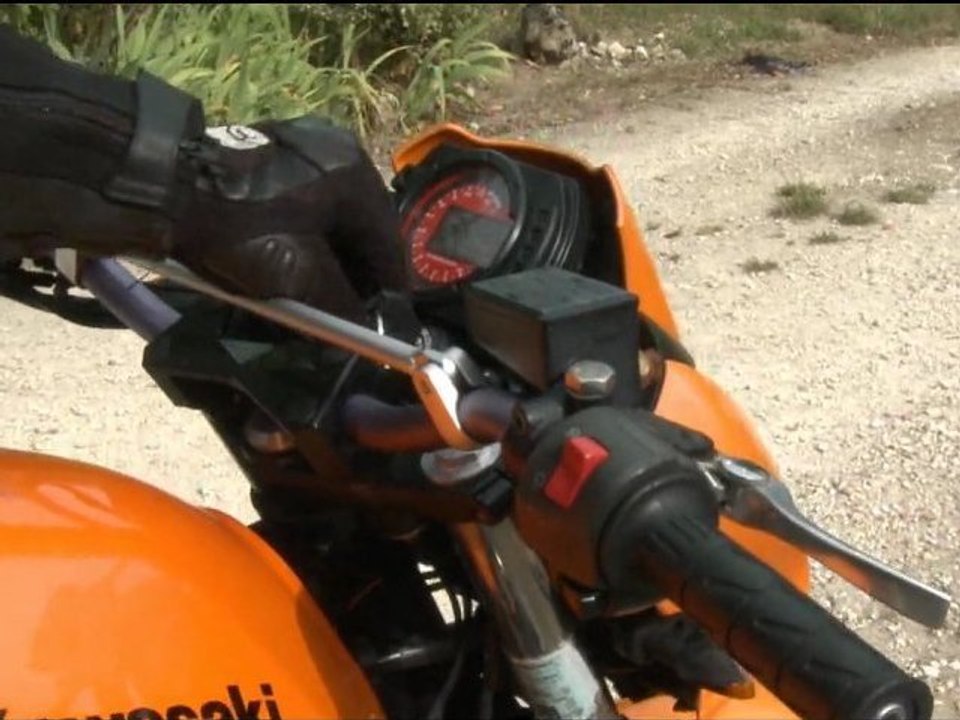 VMA_MOTO_081047018O_MR_REMY_