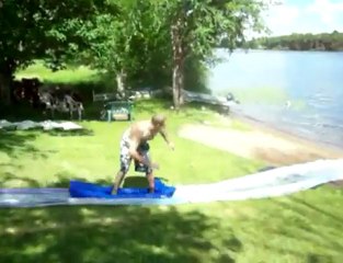 Se fai surf su uno scivolo di plastica la caduta è ovvia