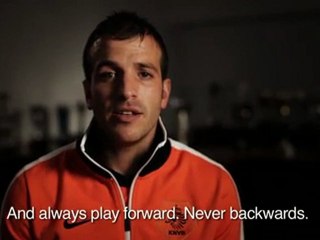Rafael Van Der Vaart: Midfield domination