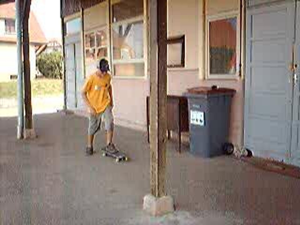 Val: Kickflip