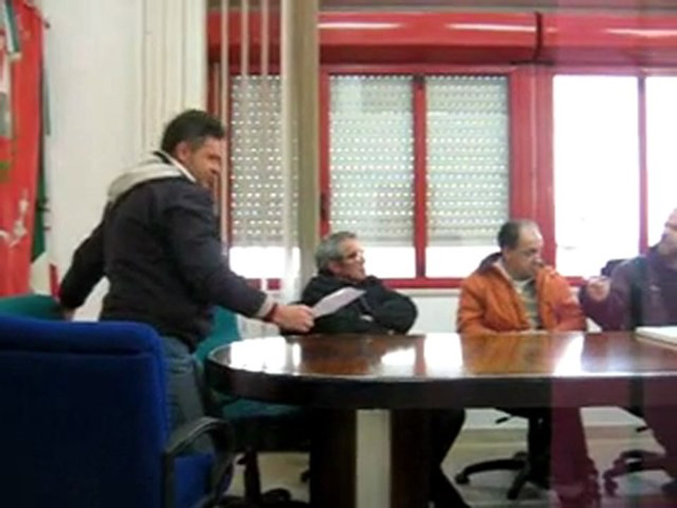 SAMO: GREGORIO BRUZZANITI ABBANDONA L'AULA DEL CONSIGLIO