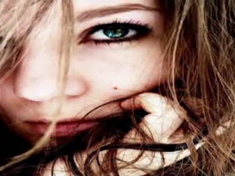 SEZEN AKSU - BENİ YAK KENDİNİ YAK HER ŞEYİ YAK - öykü gülen