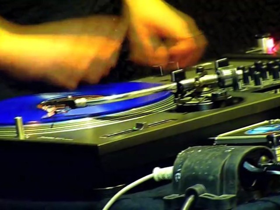 Stupeflip - Invasion dans Francosonik sur le Mouv'