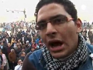 Crowds resist army's attempts to clear Tahrir square