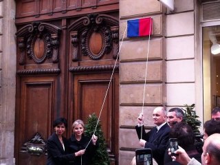 César célébré rue de Grenelle