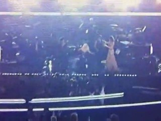 Christina Aguilera falls