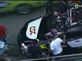 Frank Schleck flips over railing on descent - Tour de Suisse